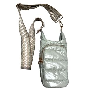 hydro bag water bottle bag WANDERFULL wide strap light green-gray-ish